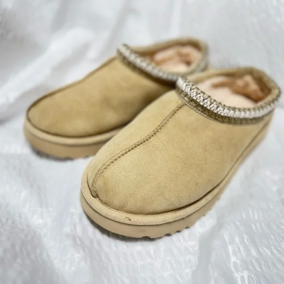 UGG Tan Women's Slippers - Picture 6 of 16